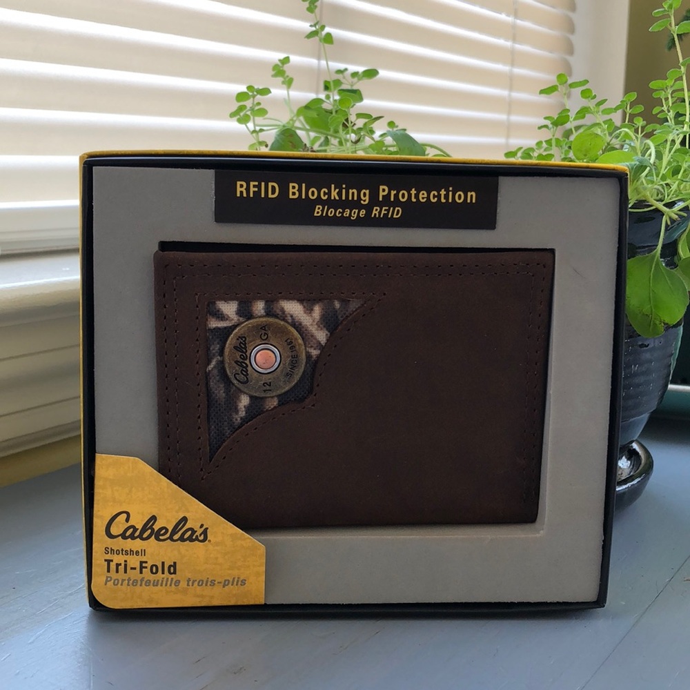 Men’s Cabela’s wallet with RFID protection